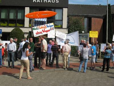 DEMO vor dem Rathaus  - 