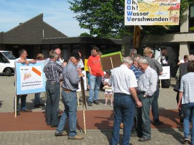 DEMO vor dem Rathaus  - 