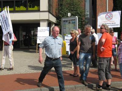 DEMO vor dem Rathaus  - 