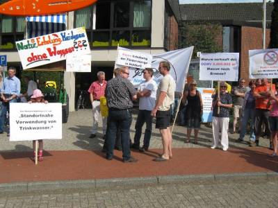 DEMO vor dem Rathaus  - 
