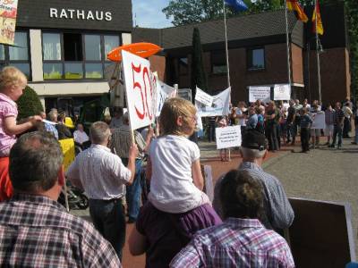 DEMO vor dem Rathaus  - 
